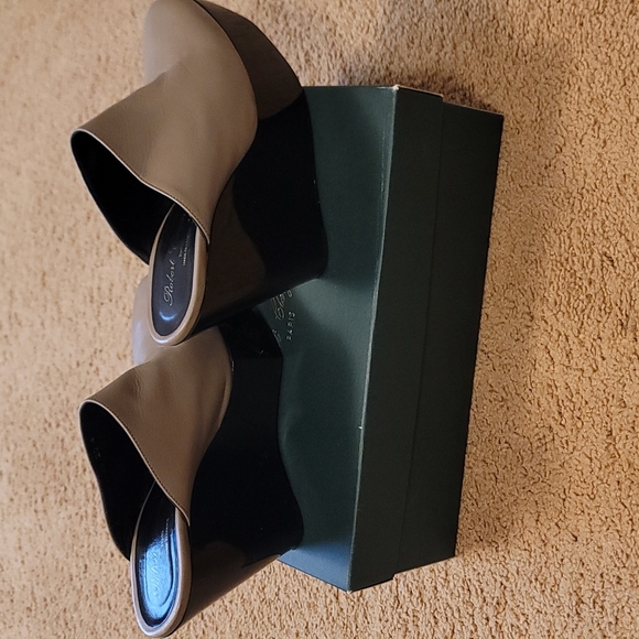 Great condition Robert Clergerie slides - Picture 12 of 17